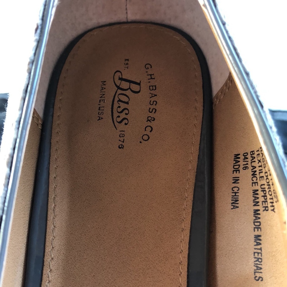 BASS Dorothy wedge heels. Size 9. Faux leather. Reptilian print, diamond cut.EUC - Picture 6 of 8